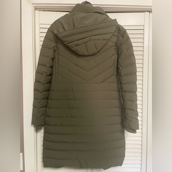 Abercrombie and Fitch down jacket. - Picture 6 of 6